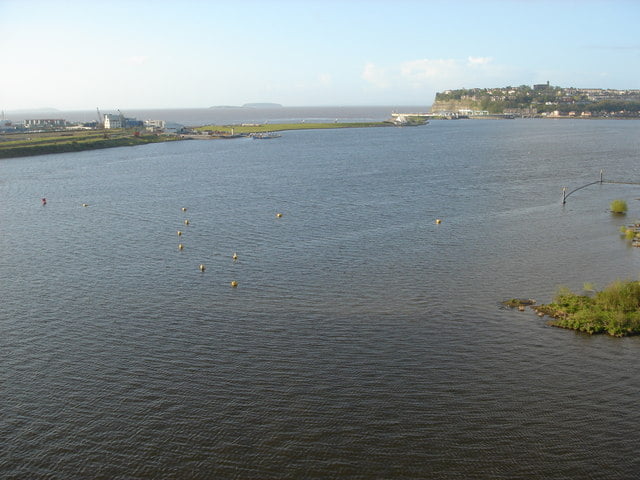 Cardiff bay barrage lake